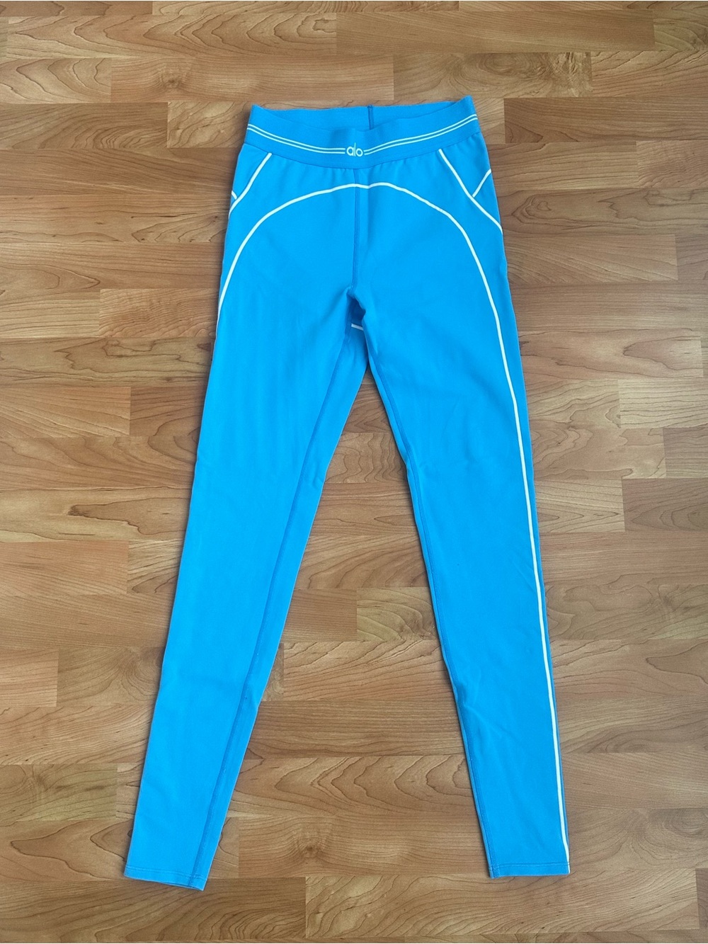 NEVER WORN ALO Yoga Airbrush High-Waist Heart Throb Legging